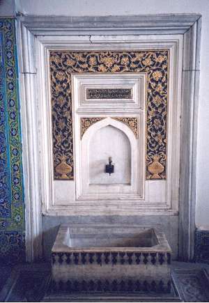 fountain.jpg - Fountain in Topkapi palace
