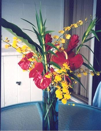vase.jpeg - We always have flowers in the condo!